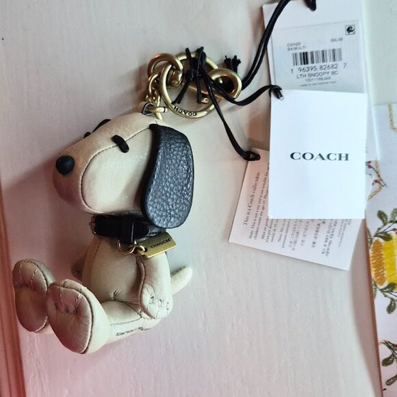 Coach X Peanuts Snoopy Bag Charm - Picture 5 of 7